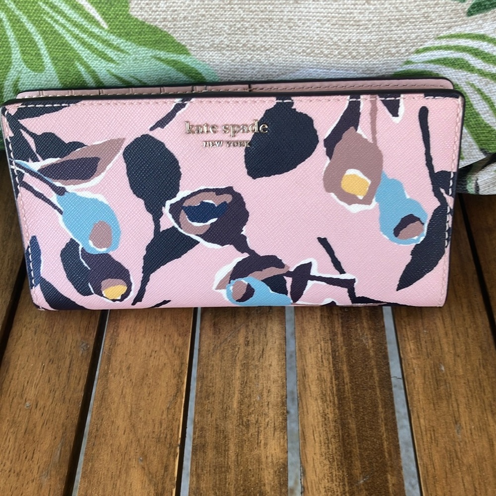 Authentic Kate Spade New York Cameron Large Slim Bifold wallet